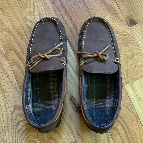 L.L. Bean hand sewn slippers. Size 8 Medium width. - Picture 2 of 2
